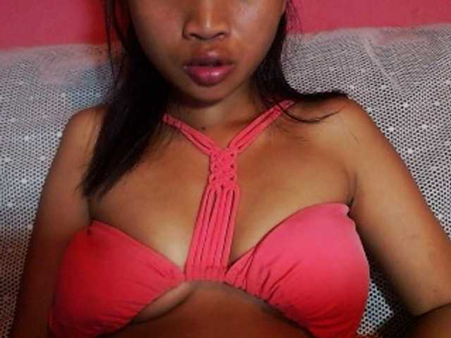 Емитувани слики од екранот Ariahsquirty