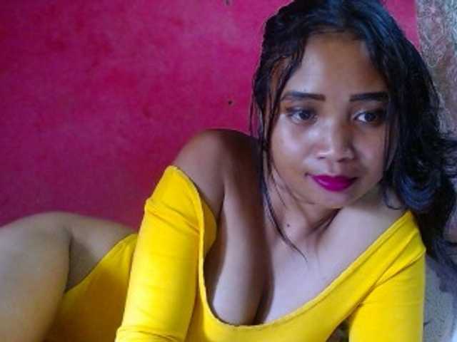 Емитувани слики од екранот Ariahsquirty