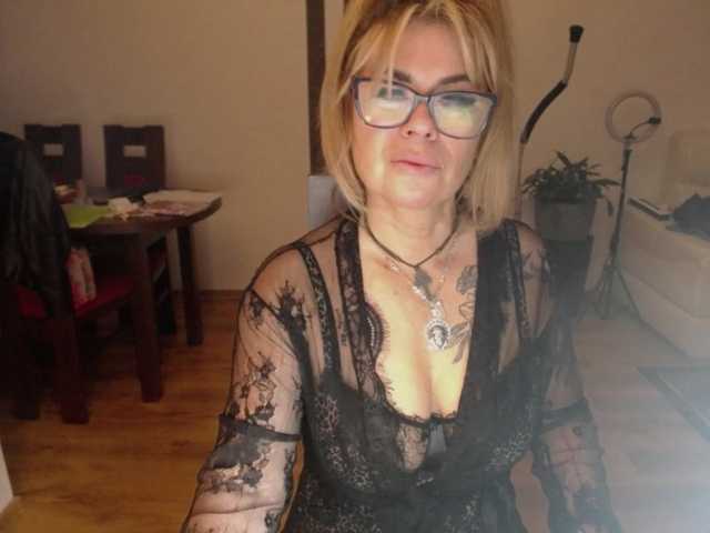 Hello! Sexy milf here. TIP ME FOR FOLLOW. 