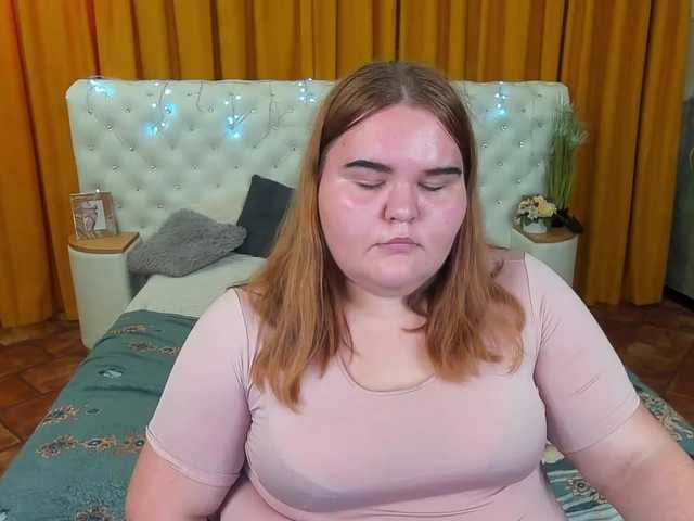 Емитувани слики од екранот AriellaFefie