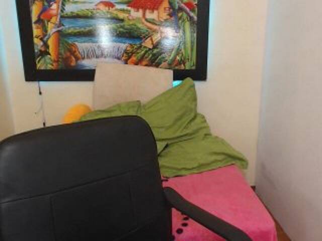 Емитувани слики од екранот Arleth-Hot