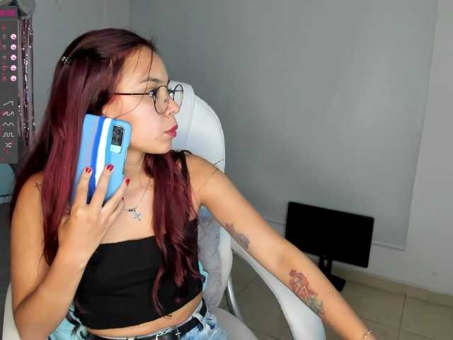 Емитувани слики од екранот AshelyGirl