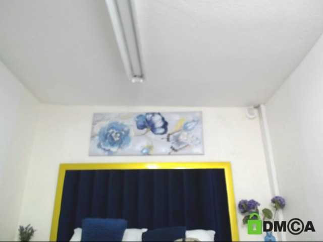 Емитувани слики од екранот AshlyDaniels