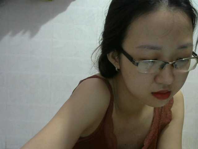 Емитувани слики од екранот AsianCandy