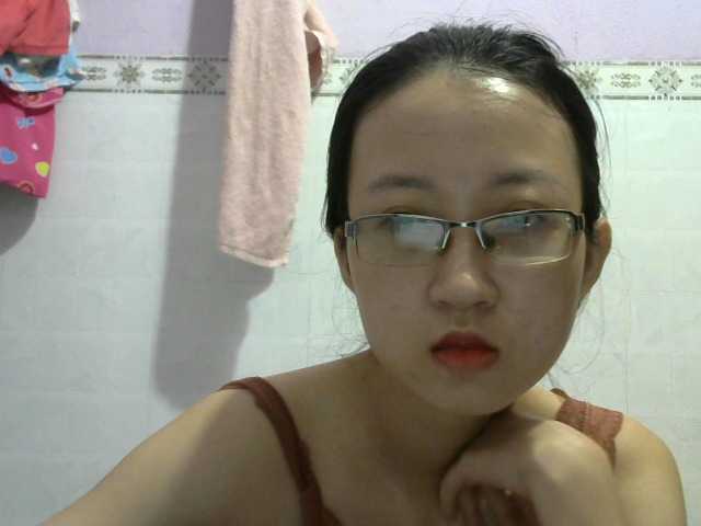 Емитувани слики од екранот AsianCandy