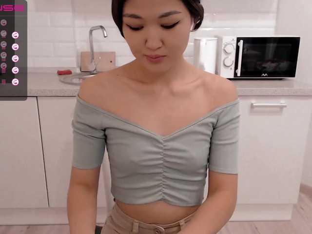 Емитувани слики од екранот AsianMilly