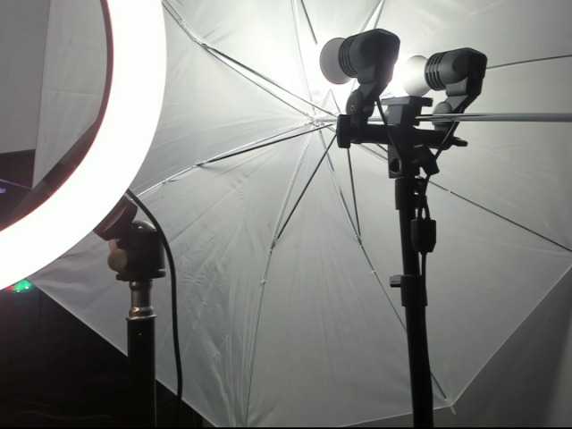 Емитувани слики од екранот asianrouse77