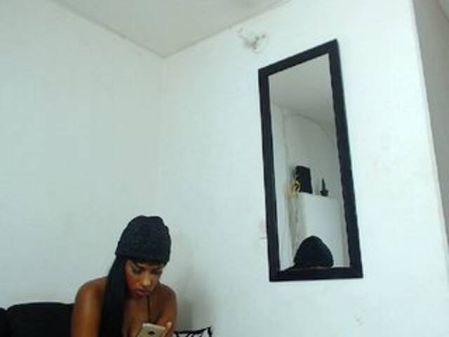 Емитувани слики од екранот aslheyqueen