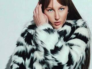 Еротски видео разговор AtanaWillis