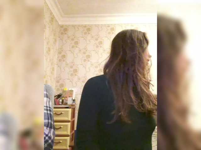 Емитувани слики од екранот Love_Crew