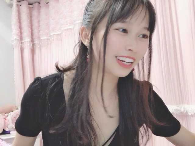 Емитувани слики од екранот AyleeBloom