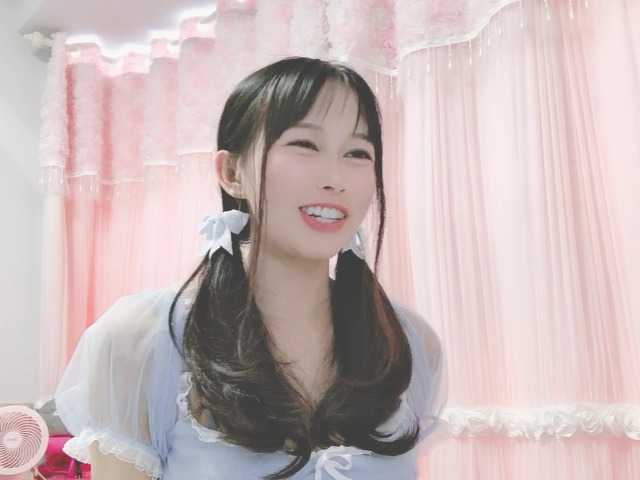 Емитувани слики од екранот AyleeBloom