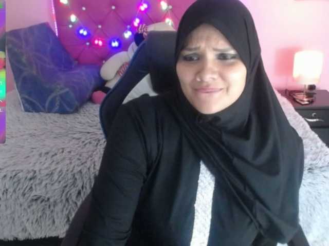 Емитувани слики од екранот AzaharaMahmud