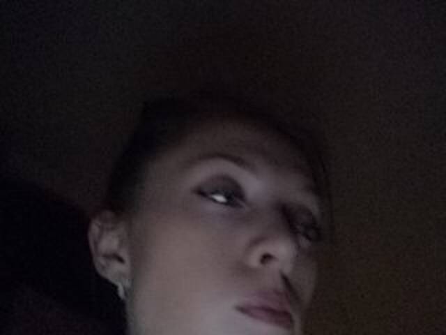 Емитувани слики од екранот b1ToorBoPussy