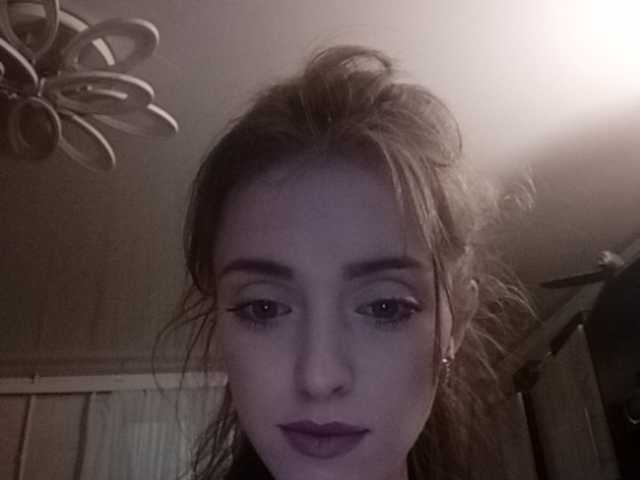 Емитувани слики од екранот b1ToorBoPussy