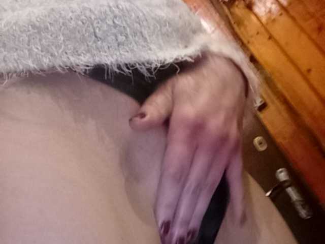 Емитувани слики од екранот b1ToorBoPussy