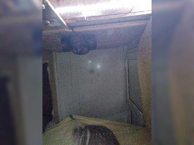 Емитувани слики од екранот b1ToorBoPussy