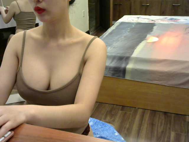 Фотографии BabyWetDream Hi guys, my name is Mihako, flash boobs is 91 tokens, flash pussy is 99, dance is 100 squirt 500 --Need to 1000tokens squirt right now..