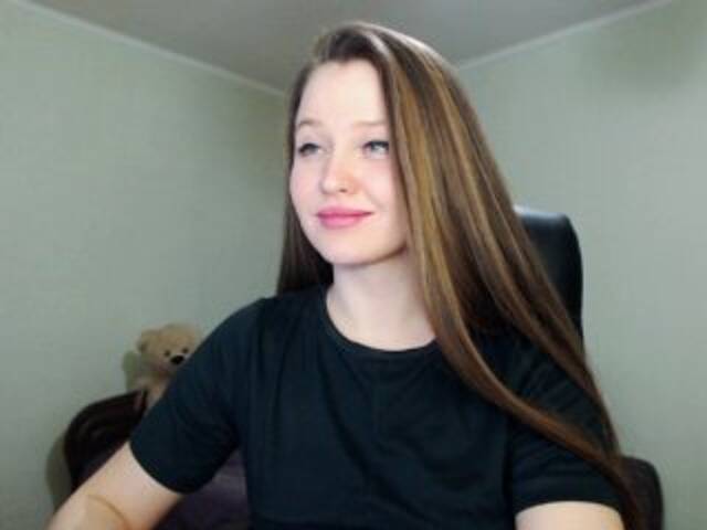 Емитувани слики од екранот _YoungGirl_