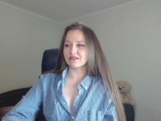 Емитувани слики од екранот _YoungGirl_