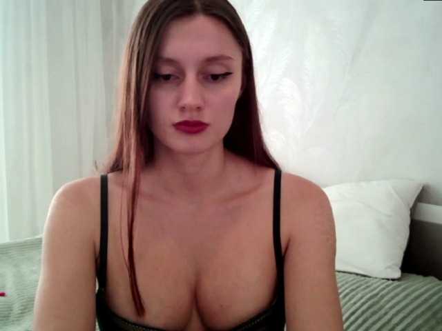 Емитувани слики од екранот BarbarraLove