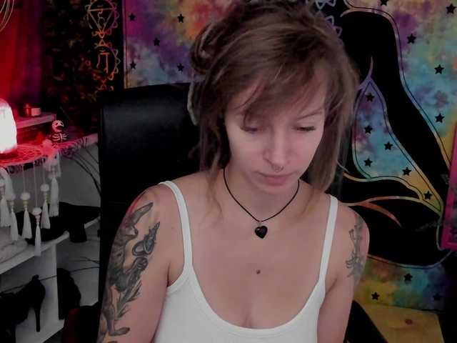 Емитувани слики од екранот BayleeDesire