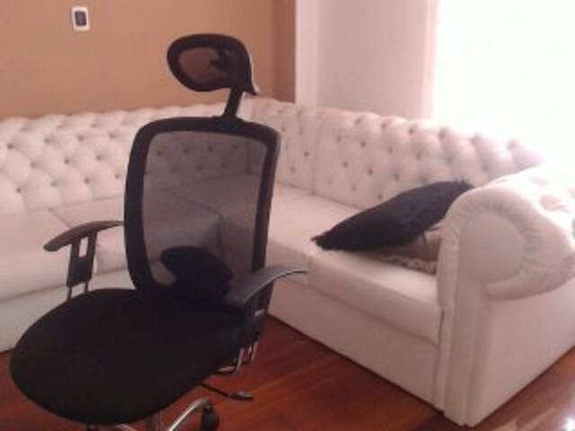 Емитувани слики од екранот BeckyJames