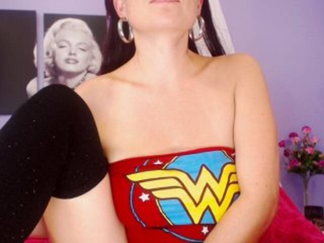 Емитувани слики од екранот Bellaknoxx