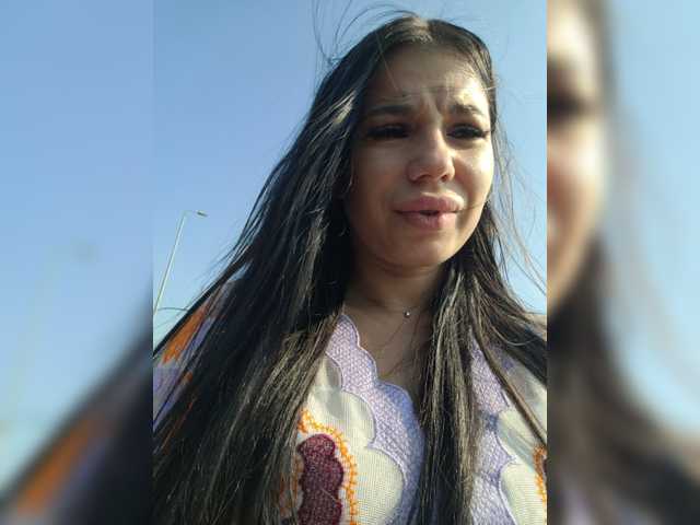 Емитувани слики од екранот BellaLike