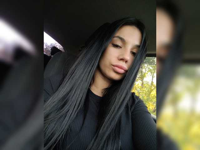 Емитувани слики од екранот BellaLike