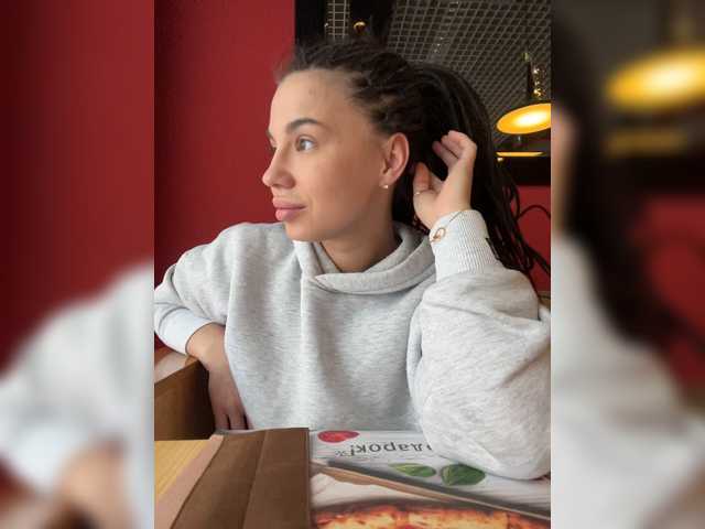 Емитувани слики од екранот BellaLike