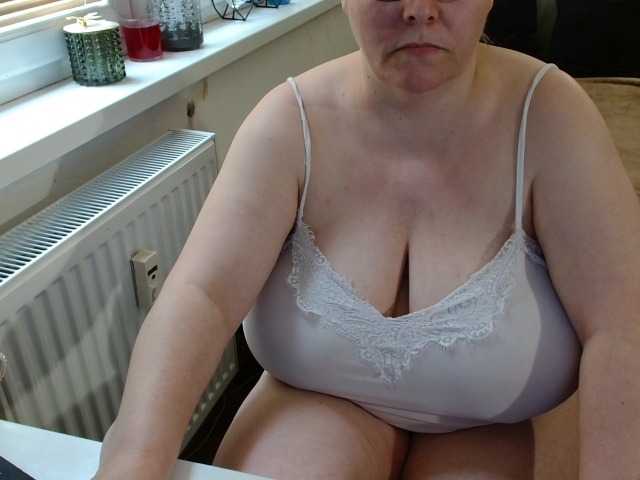 Емитувани слики од екранот Bessy123