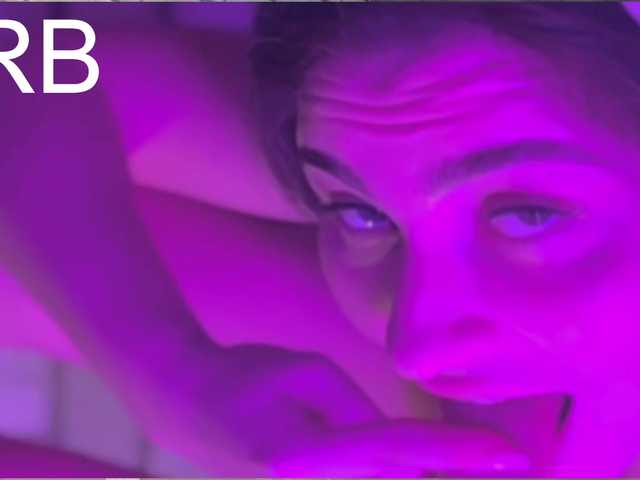 Емитувани слики од екранот bestie-moons