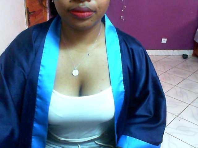 Емитувани слики од екранот BethJoyX