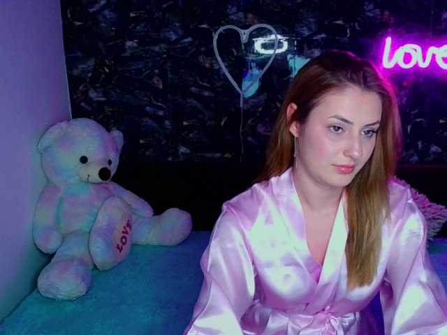 Емитувани слики од екранот bettyy23