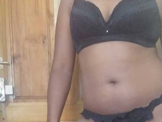 Еротски видео разговор Bhumii