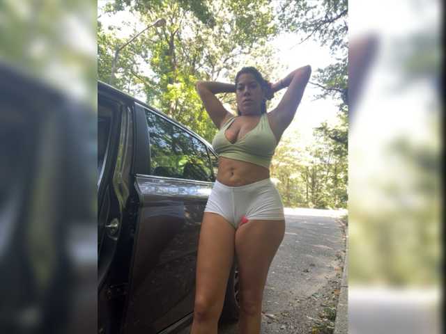 Емитувани слики од екранот BigBoootyBK