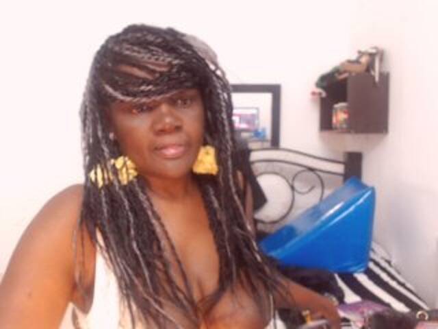 Емитувани слики од екранот BigBustyBlack