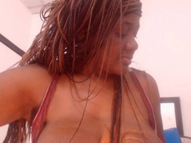 Емитувани слики од екранот BigBustyBlack