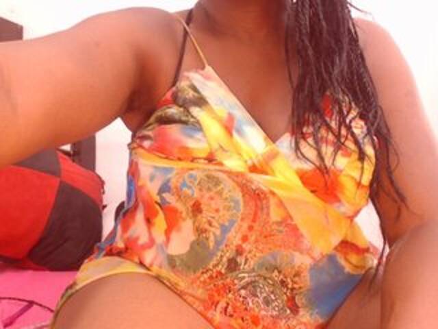 Емитувани слики од екранот BigBustyBlack