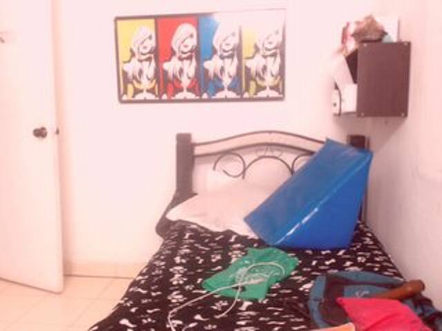 Емитувани слики од екранот BigBustyBlack