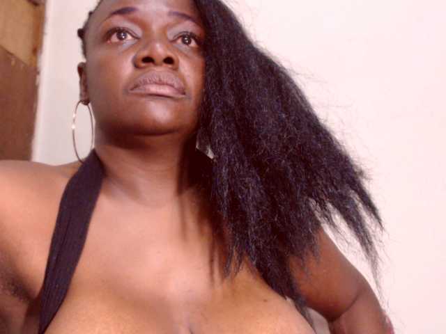 Емитувани слики од екранот BigBustyBlack