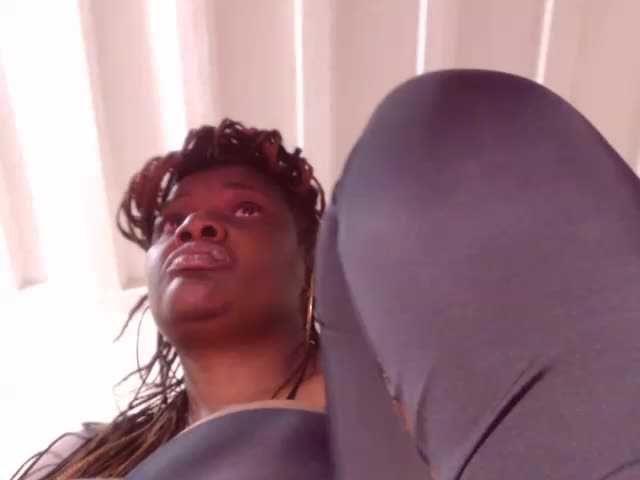 Емитувани слики од екранот BigBustyBlack