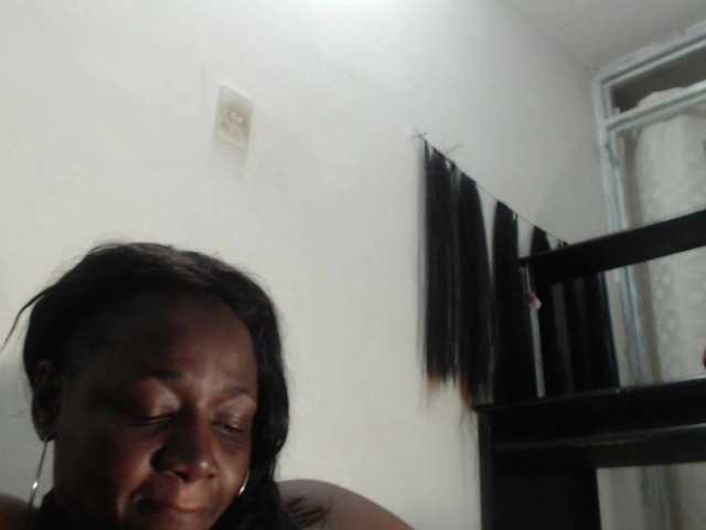 Емитувани слики од екранот BigBustyBlack