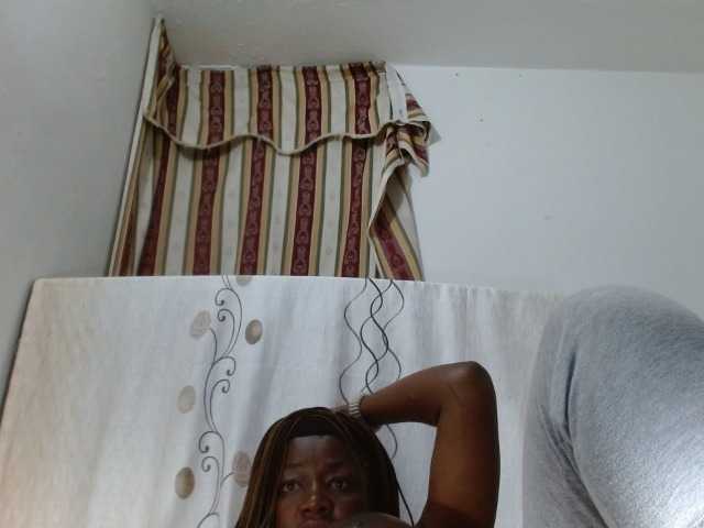 Емитувани слики од екранот BigBustyBlack