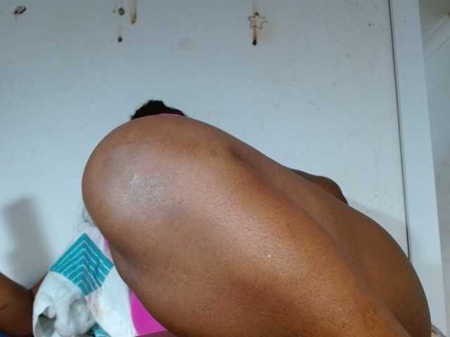 Емитувани слики од екранот BigBustyBlack