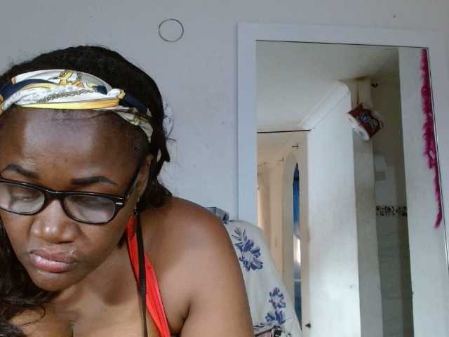 Емитувани слики од екранот BigBustyBlack