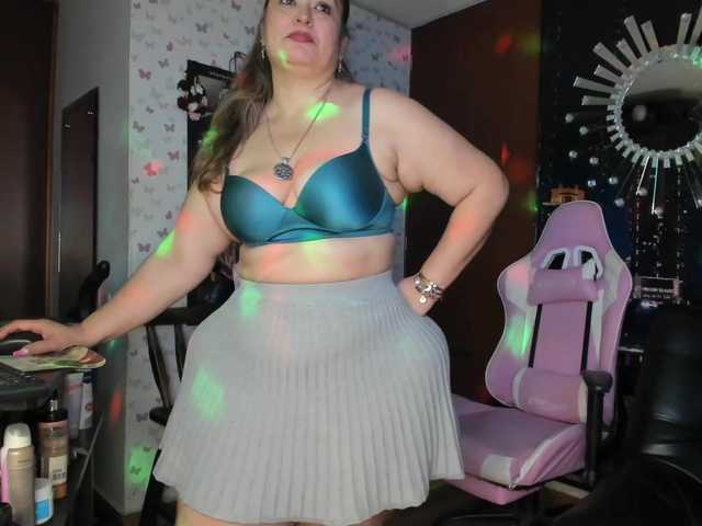 Фотографии Bigkristhen My big ass wants fun Lovense is on!! ready for your tips CumShow !! @remain Multimedia content in my bio ❤