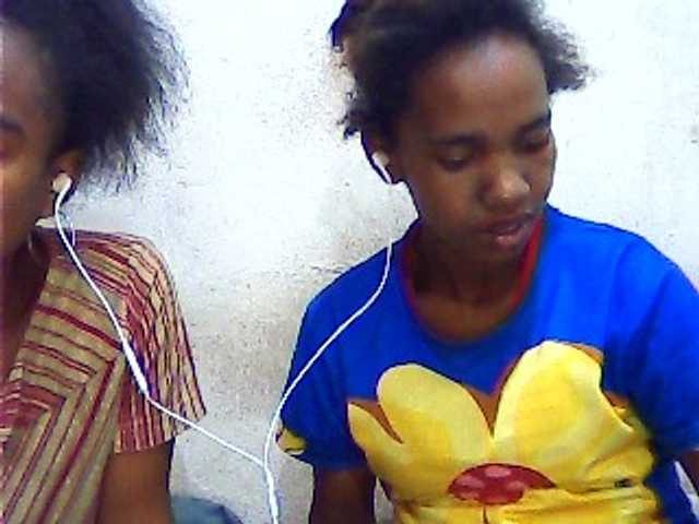 Емитувани слики од екранот Black-Doubles