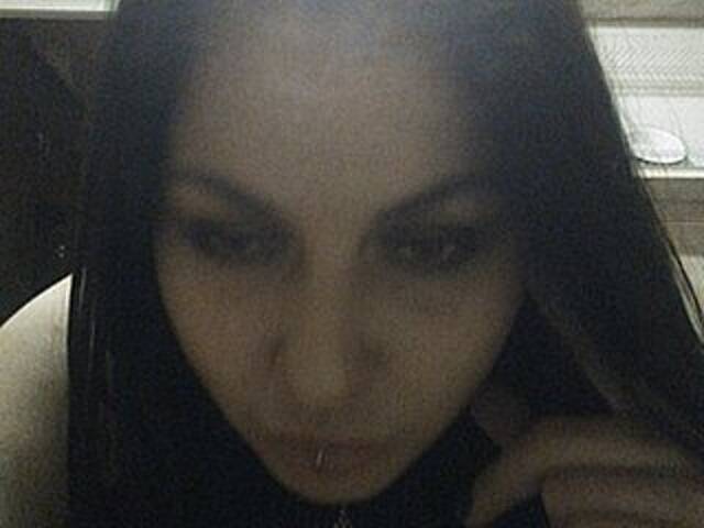 Емитувани слики од екранот BlackLuxeCat